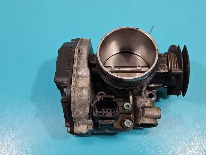 Дросельна заслінка Volkswagen Polo 036133064C — фото деталі 2