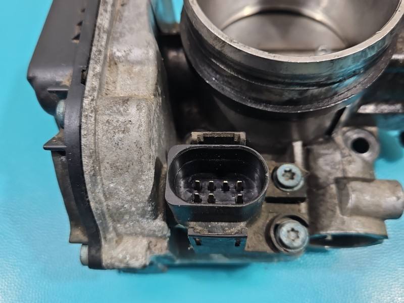 Дросельна заслінка Volkswagen Polo 036133064C — фото деталі 3