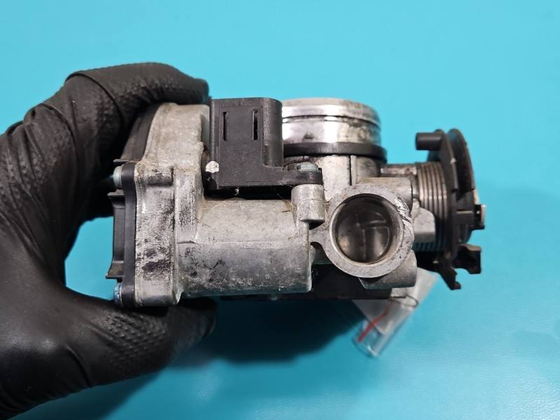 Дросельна заслінка Volkswagen Polo 036133064C — фото деталі 4
