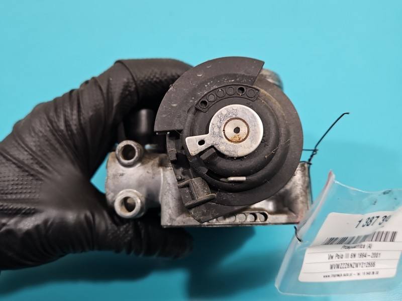 Дросельна заслінка Volkswagen Polo 036133064C — фото деталі 5