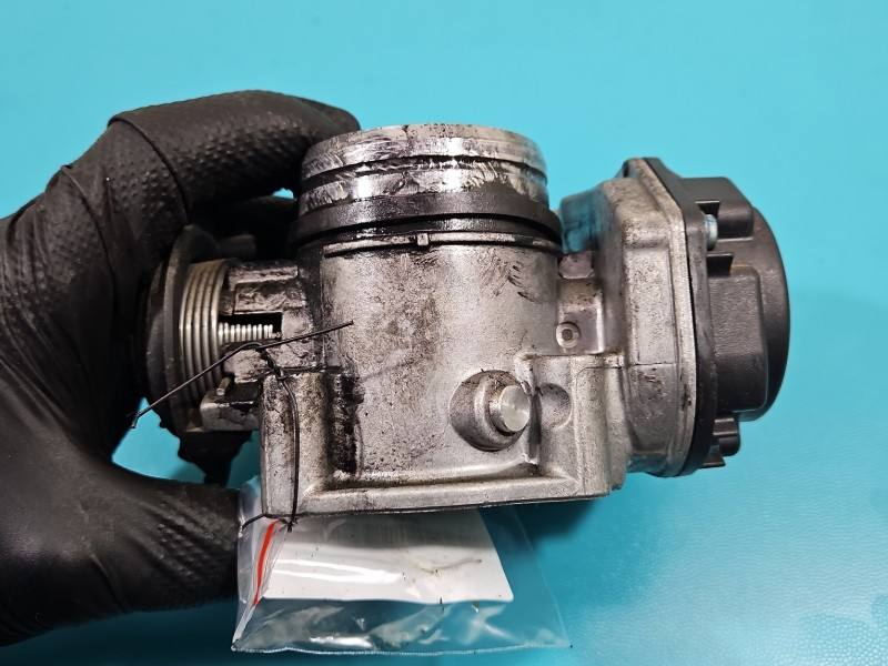 Дросельна заслінка Volkswagen Polo 036133064C — фото деталі 6