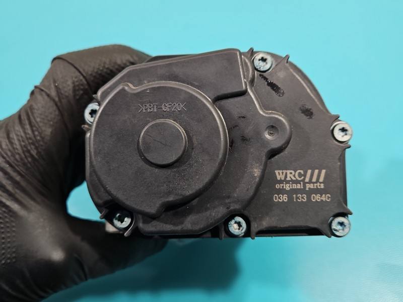 Дросельна заслінка Volkswagen Polo 036133064C — фото деталі 7