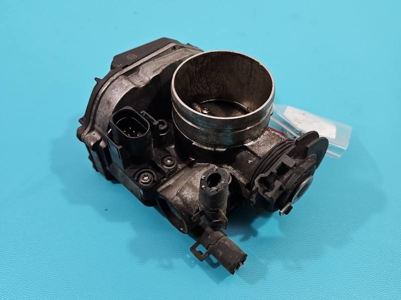 Дросельна заслінка Audi A3 8L 06A 133 064 J