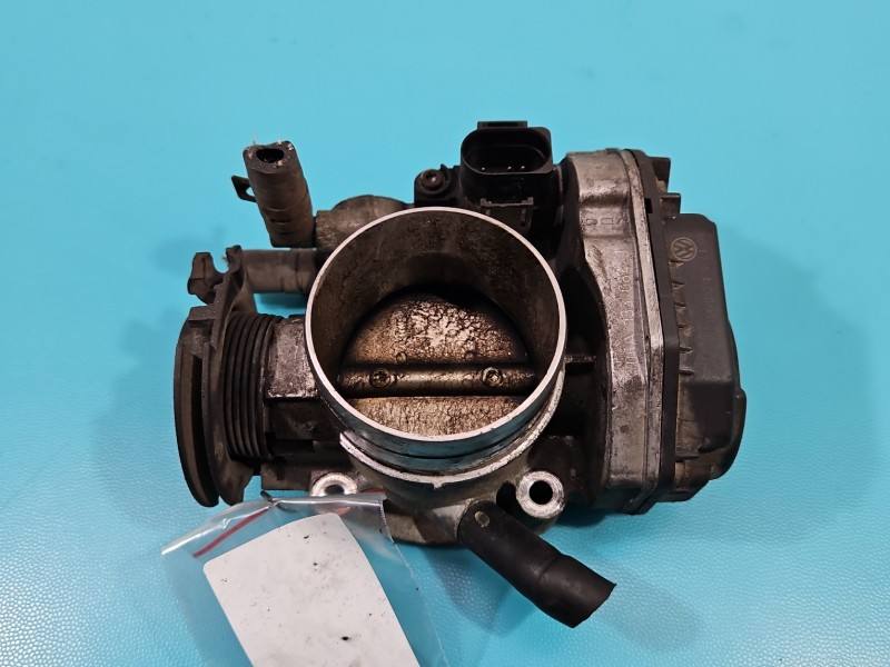 Дросельна заслінка Audi A3 8L 06A 133 064 J — фото деталі 2