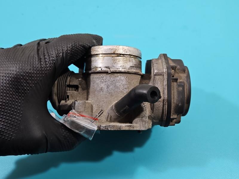 Дросельна заслінка Audi A3 8L 06A 133 064 J — фото деталі 5