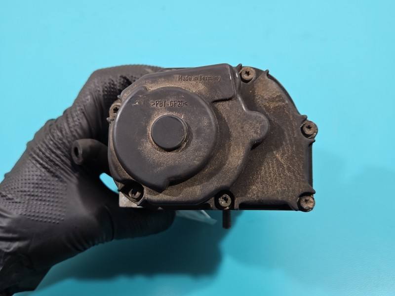 Дросельна заслінка Audi A3 8L 06A 133 064 J — фото деталі 6