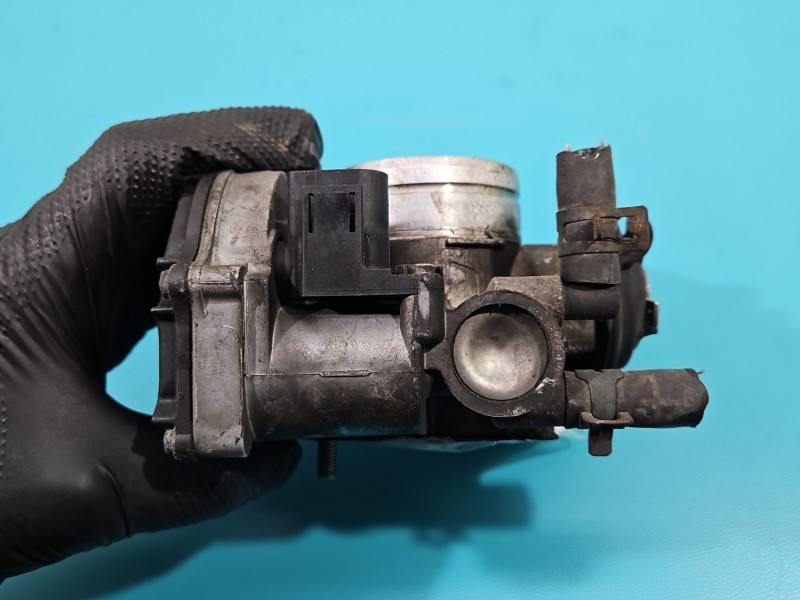Дросельна заслінка Audi A3 8L 06A 133 064 J — фото деталі 7