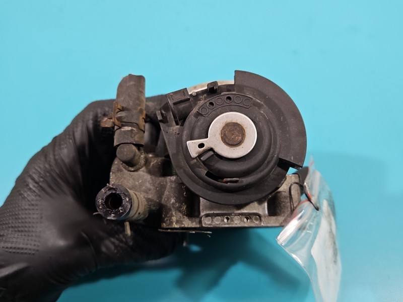 Дросельна заслінка Audi A3 8L 06A 133 064 J — фото деталі 8