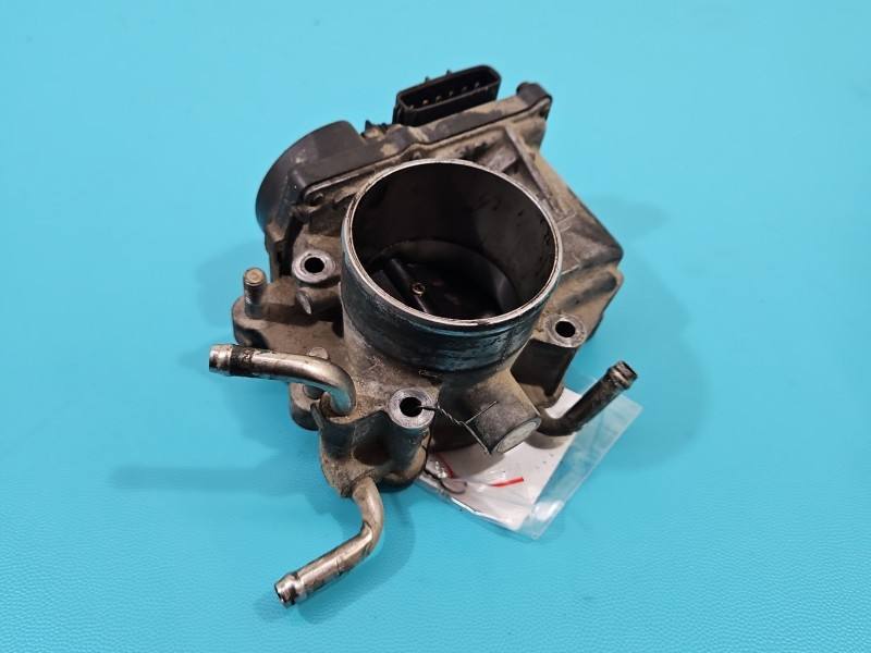 Дросельна заслінка Toyota Avensis T22 22030-28010