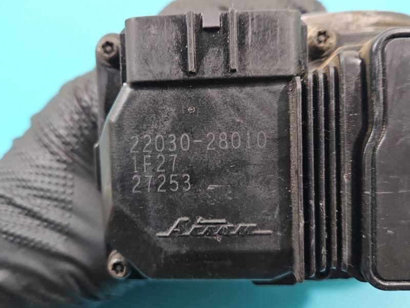Дросельна заслінка Toyota Avensis T22 22030-28010 — фото деталі 6