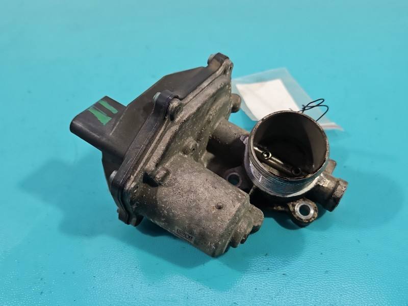 Дросельна заслінка Volkswagen Passat B8 04L131501C