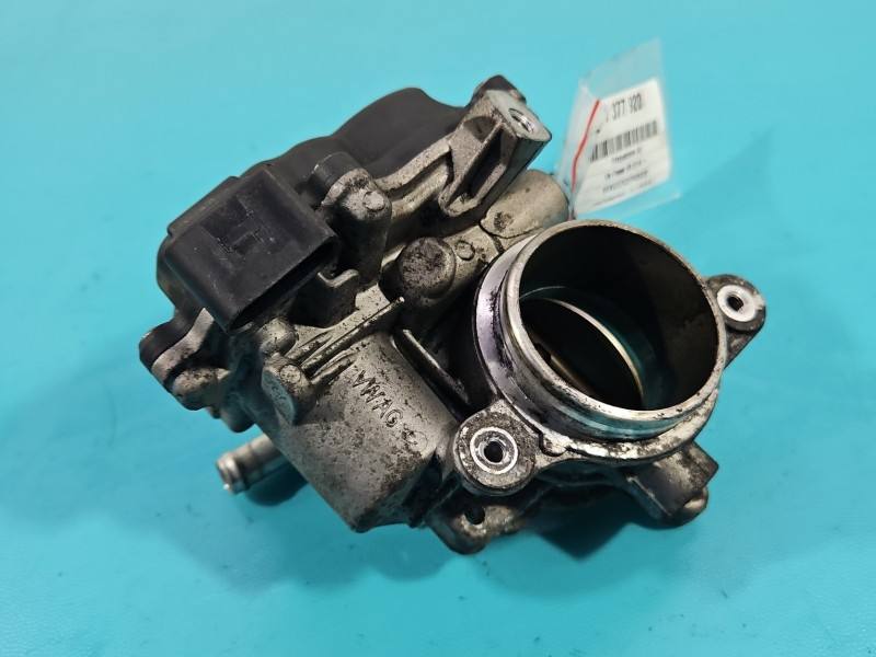 Дросельна заслінка Volkswagen Passat B8 04L128059R