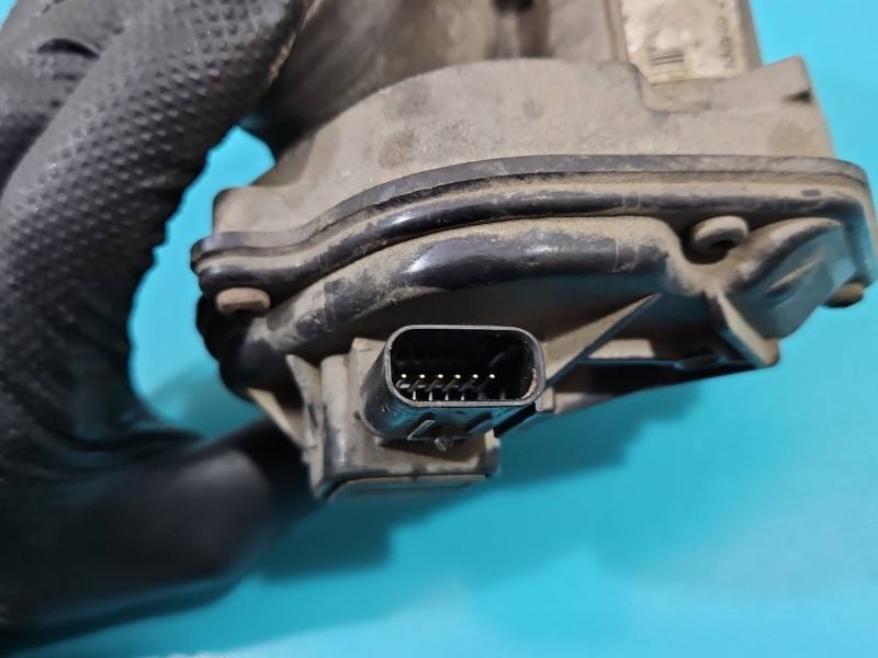 Дроссельная заслонка Ford Focus VP4F9U-9E928-BA — фото детали 8