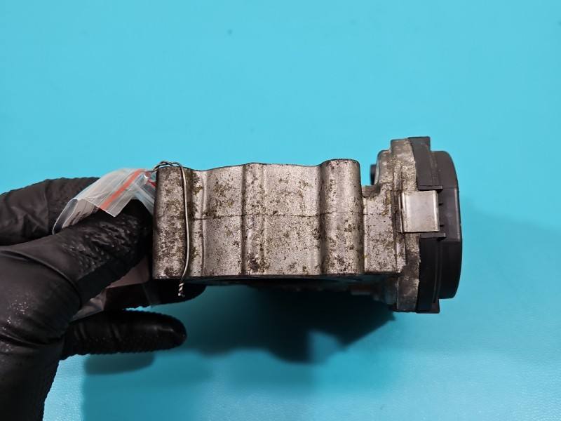 Дросельна заслінка Mercedes GLA X156 A2701410025 — фото деталі 6