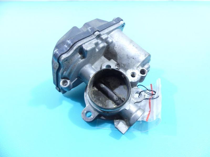Дросельна заслінка Volkswagen Passat B8 04L131501G