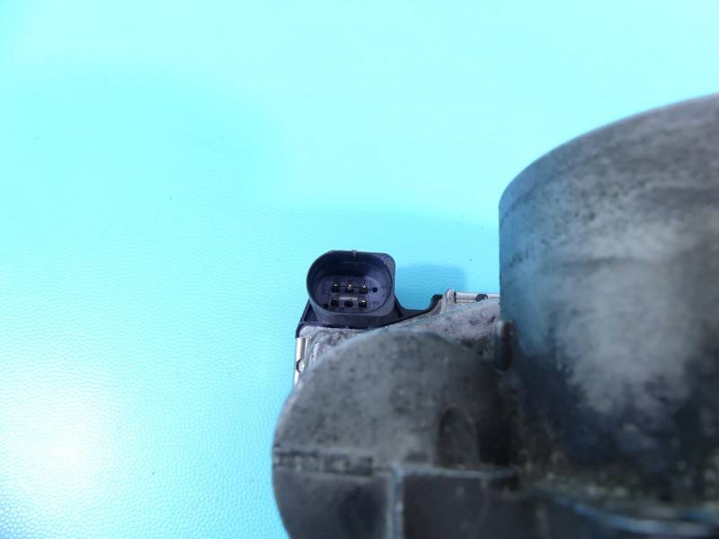 Дросельна заслінка Audi A8 D2 078133062B — фото деталі 4
