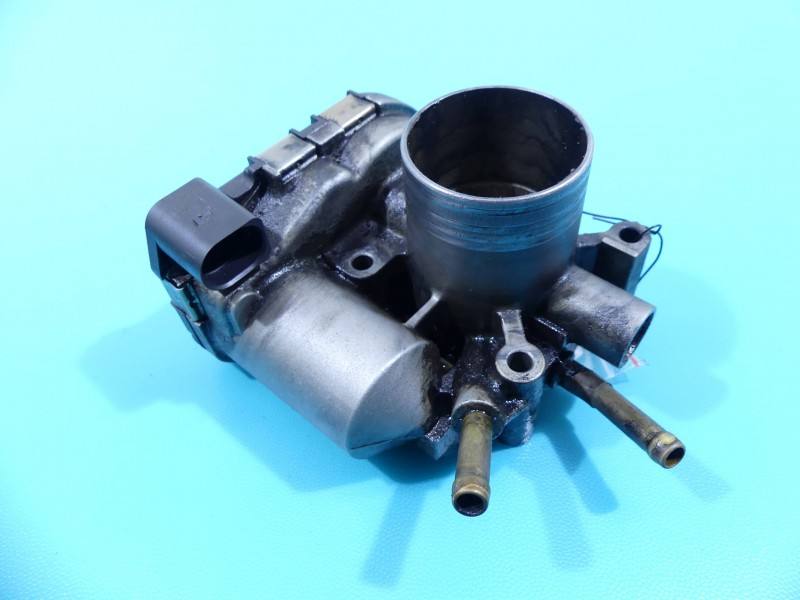 Дроссельная заслонка Volkswagen Polo 030133062C