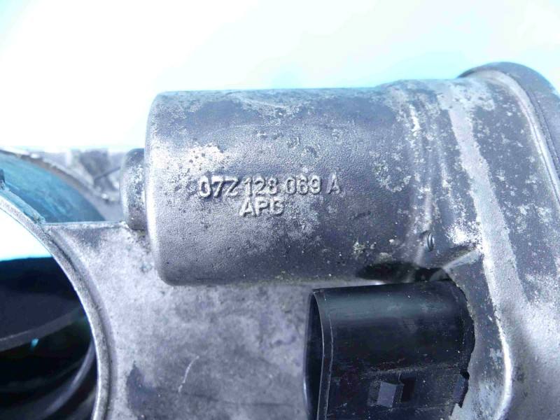 Дросельна заслінка Volkswagen Touareg 07Z128069A — фото деталі 4