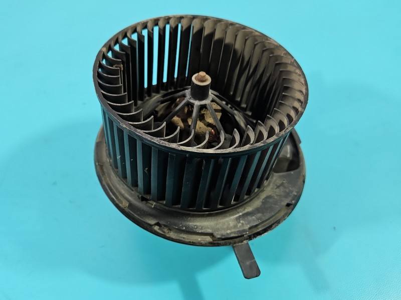 Моторчик вентилятор пічки Volkswagen Touran 3C0907521F — фото деталі 6