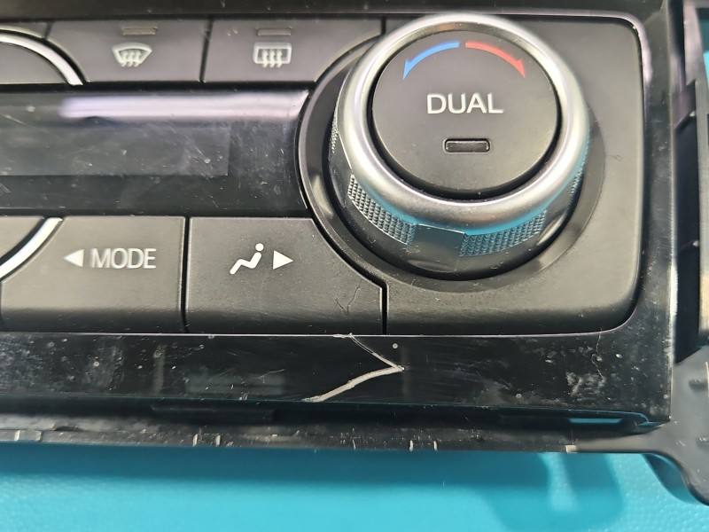 Блок керування пічкою клімат Mazda 6 VPEALH-18C612-AD — фото деталі 5