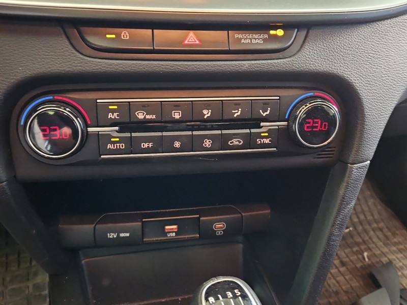 Блок керування пічкою клімат Kia Ceed 97250-J7210