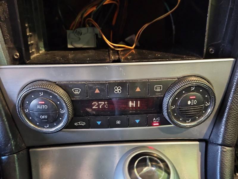 Блок керування пічкою клімат Mercedes C W203 A2038303685