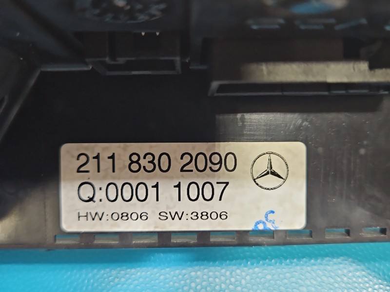 Блок керування пічкою клімат Mercedes E W211 2118302090 — фото деталі 8
