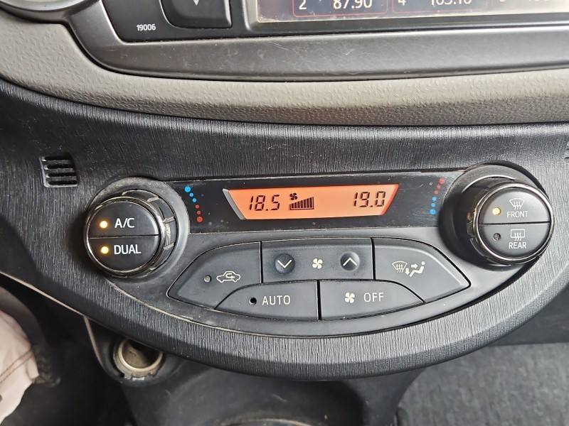 Блок керування пічкою клімат Toyota Yaris 3 75F206