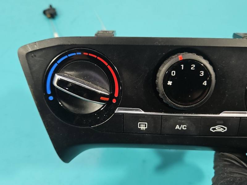 Блок керування пічкою клімат Hyundai I20 97250-C8011 — фото деталі 3