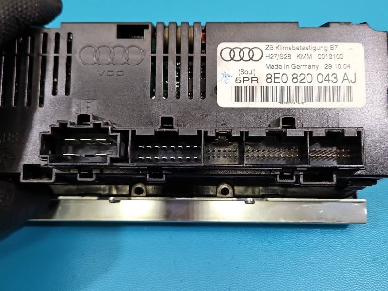 Блок керування пічкою клімат Audi A4 B7 8E0820043AJ — фото деталі 5