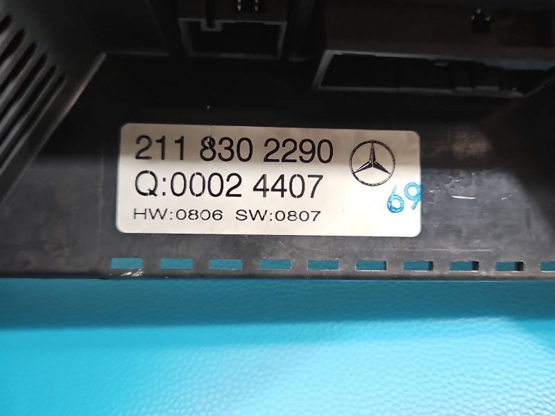 Блок керування пічкою клімат Mercedes E W211 2118302290 — фото деталі 8