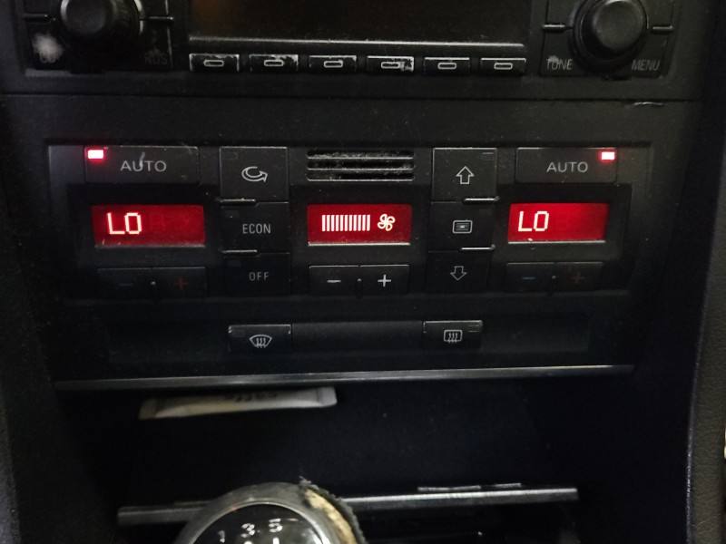 Блок керування пічкою клімат Audi A4 B7 8E0820043AJ