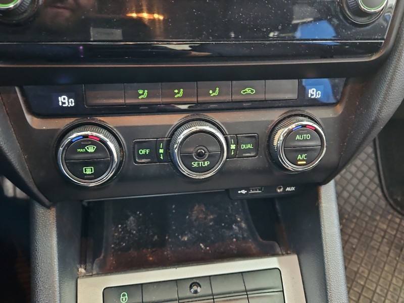 Блок керування пічкою клімат Skoda Octavia 3 5E0907044