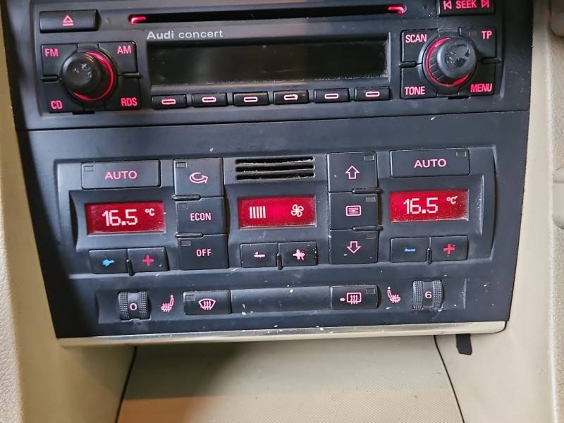Блок керування пічкою клімат Audi A4 B7 8E0820043AK