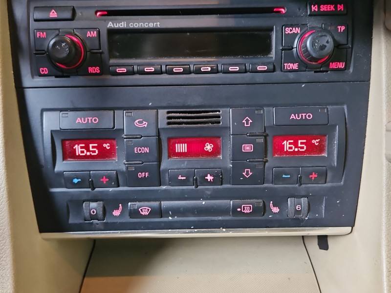 Блок керування пічкою клімат Audi A4 B7 8E0820043AK — фото деталі 2