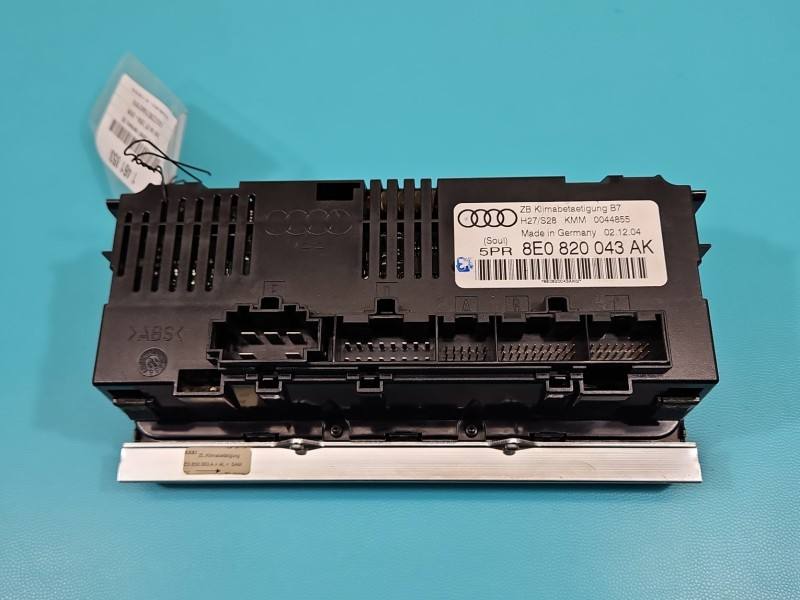 Блок керування пічкою клімат Audi A4 B7 8E0820043AK — фото деталі 6
