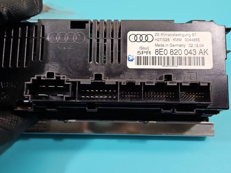 Блок керування пічкою клімат Audi A4 B7 8E0820043AK — фото деталі 8