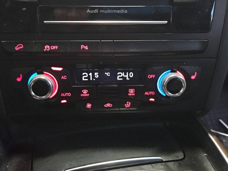 Блок керування пічкою клімат Audi Q5 8K1820043T