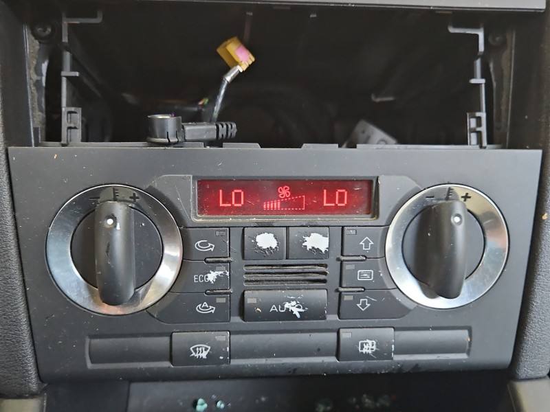 Блок керування пічкою клімат Audi A3 8P 8P08200435PR