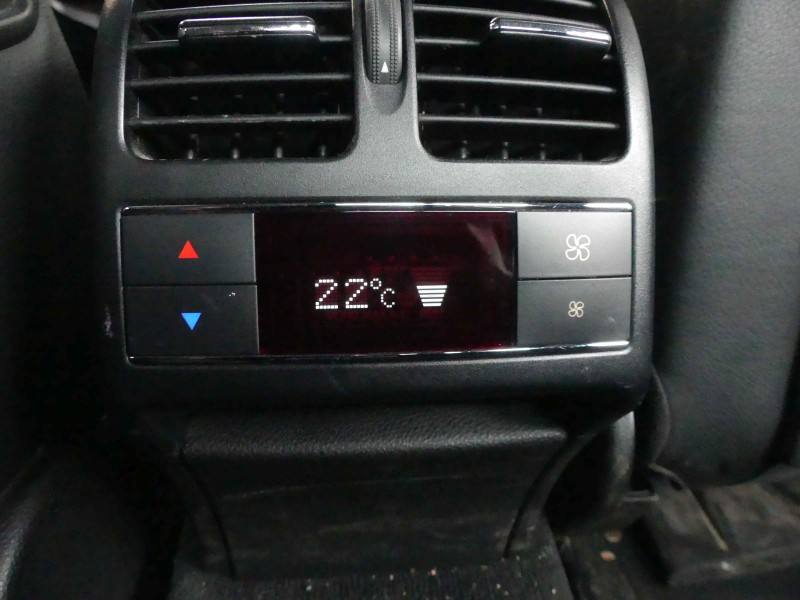 Блок керування пічкою клімат Mercedes C W204 2048301490 — фото деталі 5