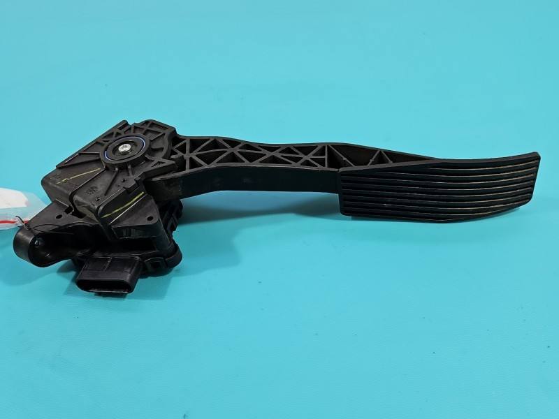 Педаль газу потенціометр Opel Meriva B 102D-E0037
