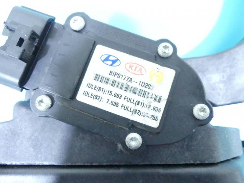 Педаль газа потенциометр Kia Carens BIP0177A-1D200 — фото детали 3