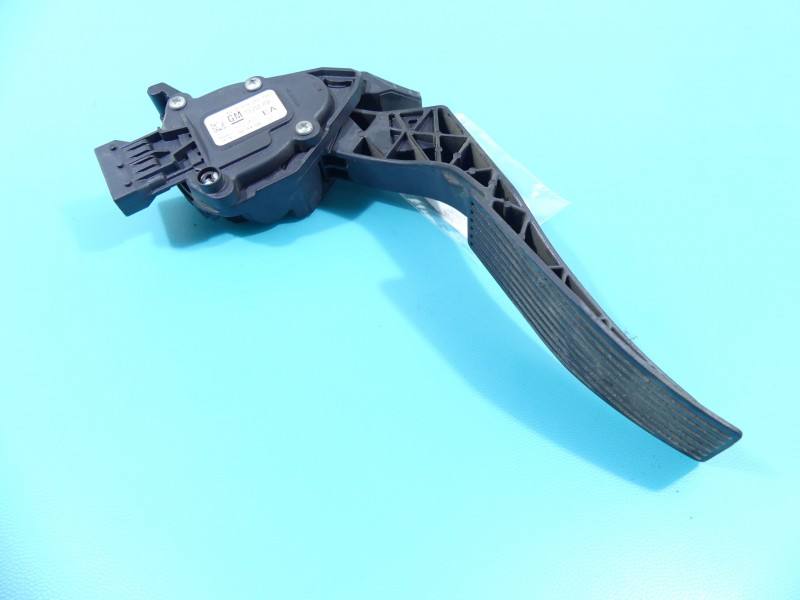 Педаль газу потенціометр Opel Astra J 13252702