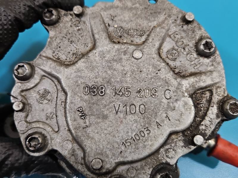 Вакуумний насос Volkswagen Passat B5 038145209C — фото деталі 4