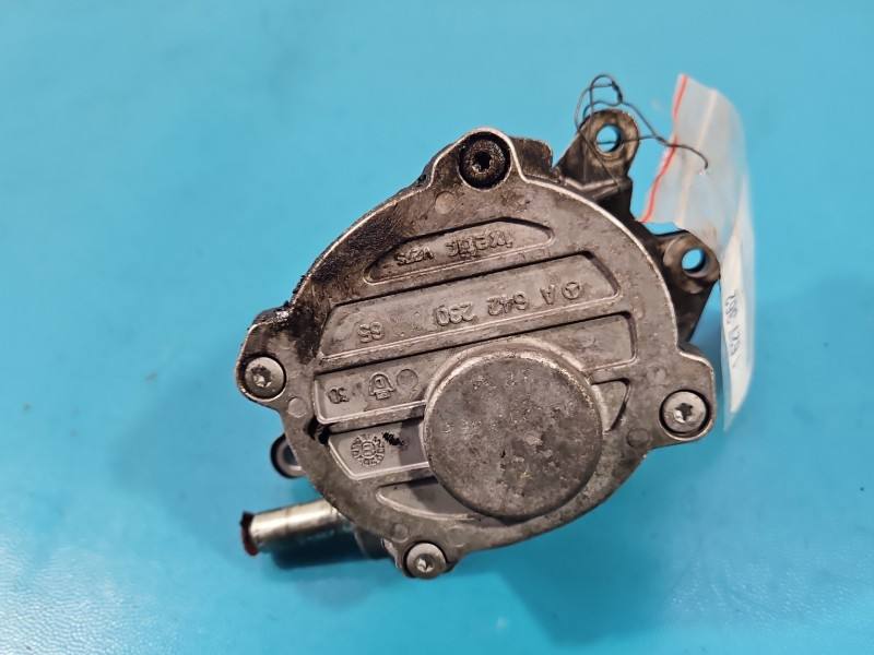 Вакуумный насос Mercedes ML W166 A6422300765 — фото детали 5