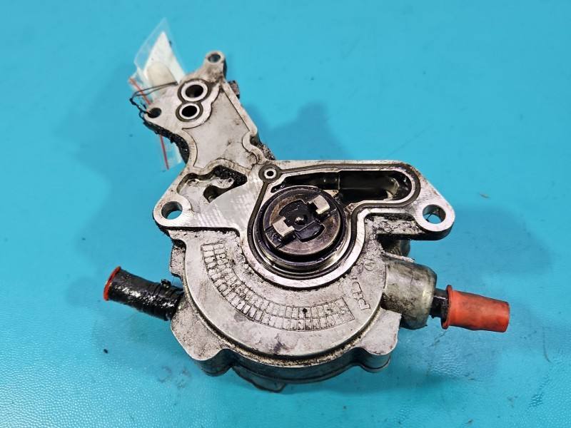 Вакуумный насос Volkswagen Golf 4 038145209A — фото детали 2