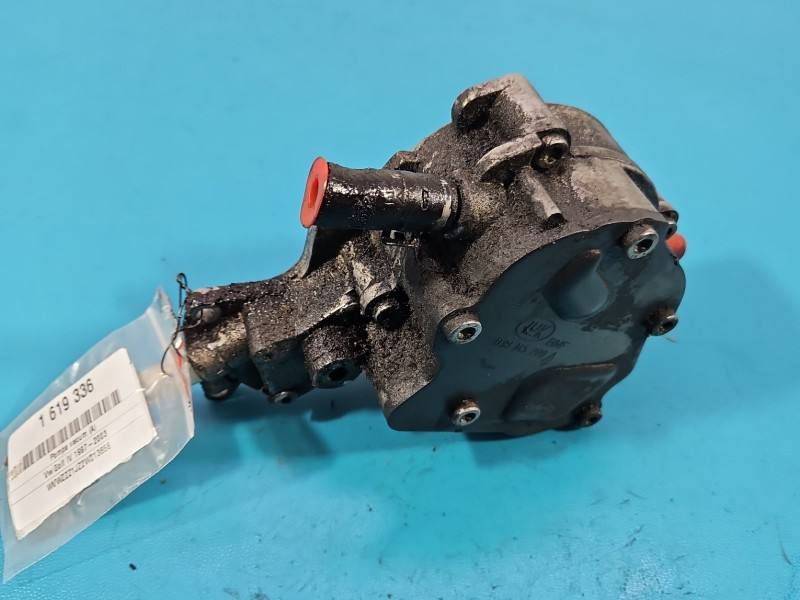 Вакуумный насос Volkswagen Golf 4 038145209A — фото детали 3