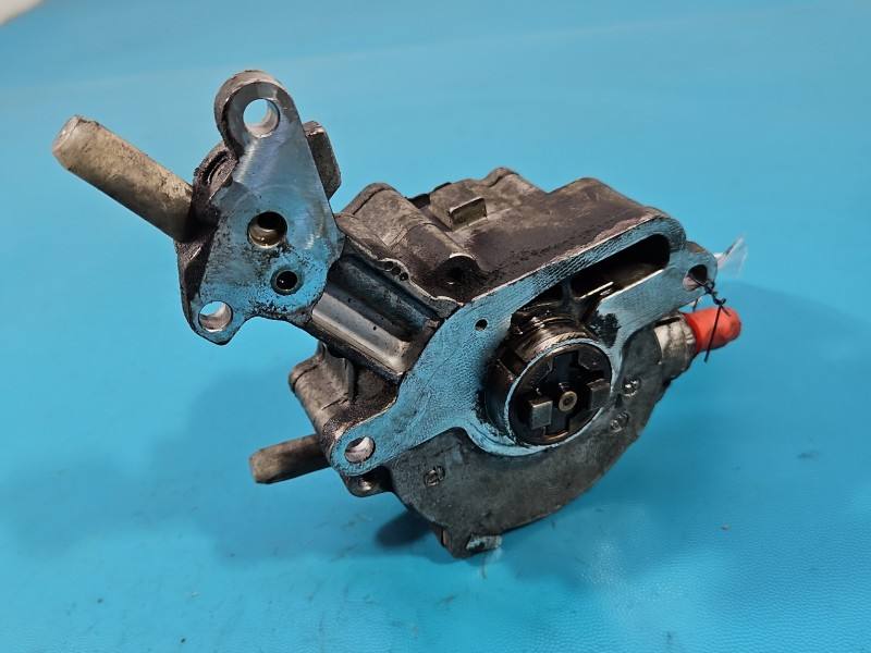 Вакуумный насос Volkswagen Touran 038145209