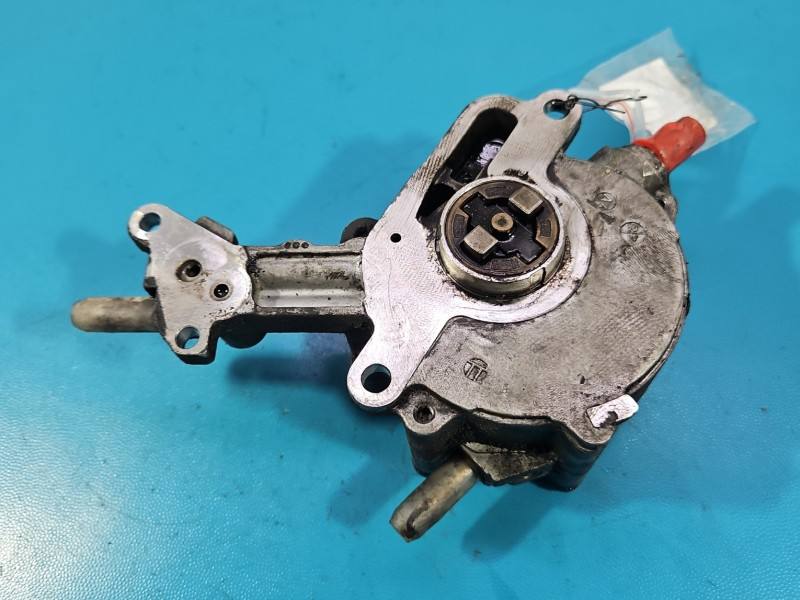 Вакуумный насос Volkswagen Touran 038145209 — фото детали 2