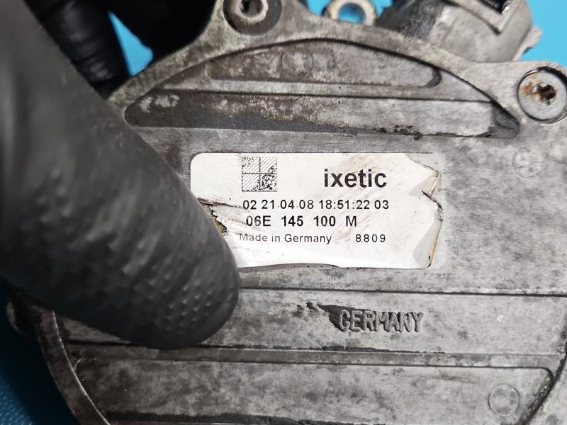 Вакуумний насос Audi A4 B8 06E145100M — фото деталі 2